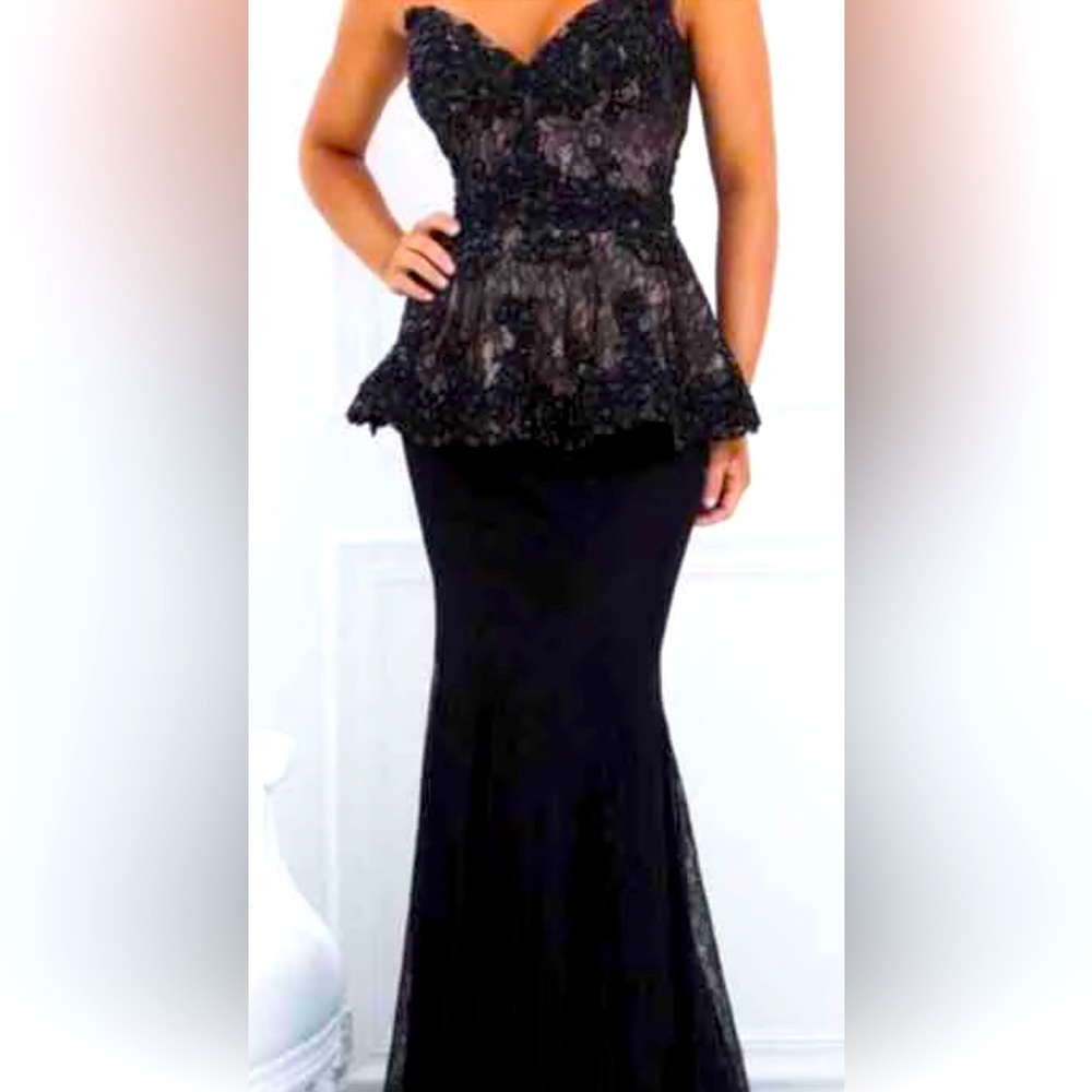 Elegant Black Strapless Gown